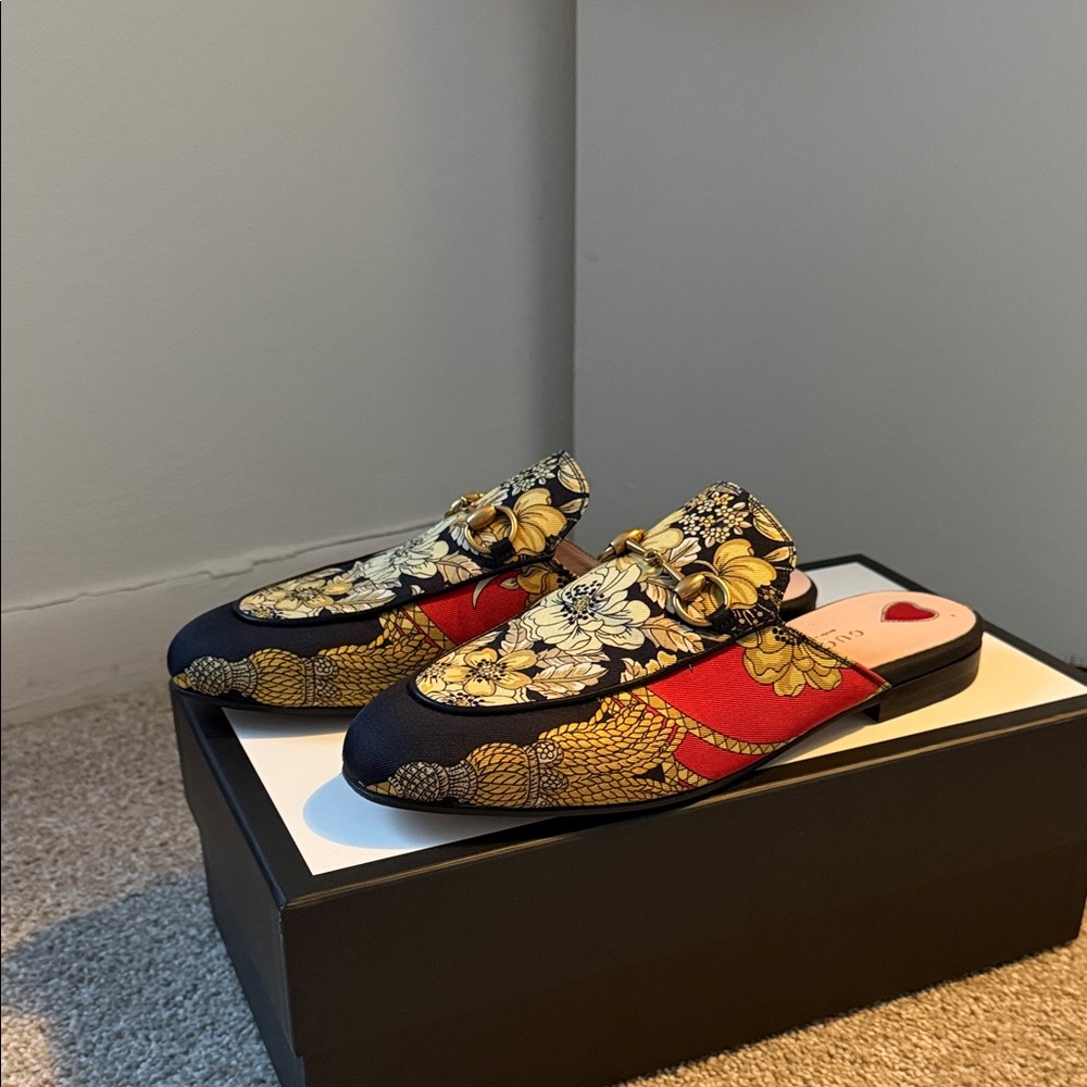 Gucci Floral Embroidered Women's Loafers
